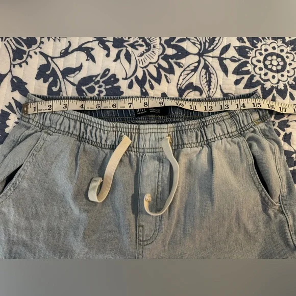 GAP Light Blue Women’s Denim Wide Leg High-Rise Pants. Size medium. - Picture 3 of 6